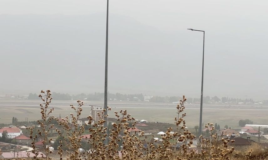 Yüksekova'da görüşü azaltan sis ulaşımı aksatıyor