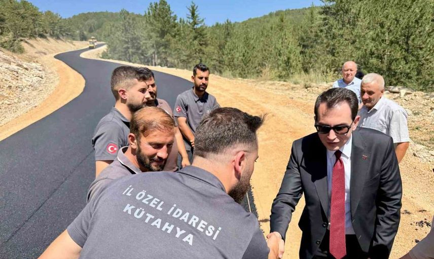 Hisarcık'ta Kızılçukur ve Alınören arasındaki yol sıcak asfalta kavuşuyor