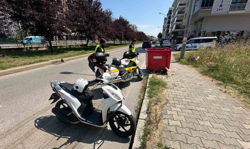 Atakum Atakent'te çarpışma: motosiklet sürücüsü yaralandı