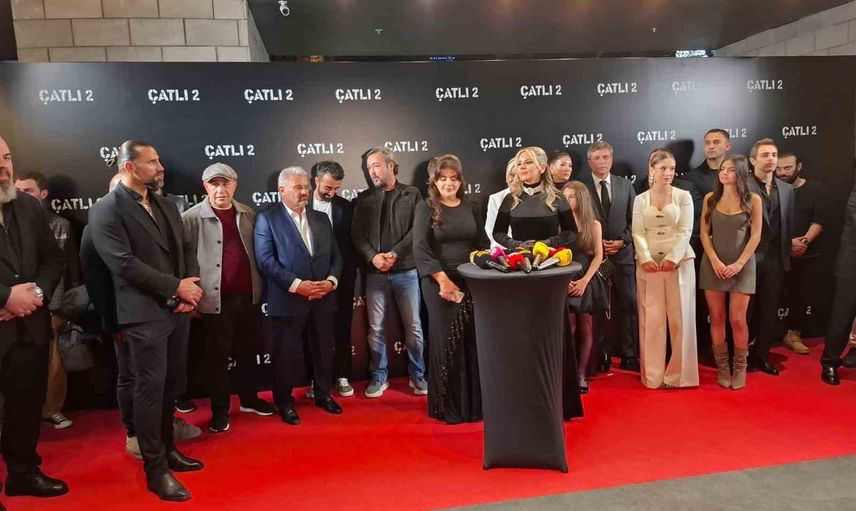 Duyguların perdede buluşması: Çatlı 2 galasında kızların mesajı