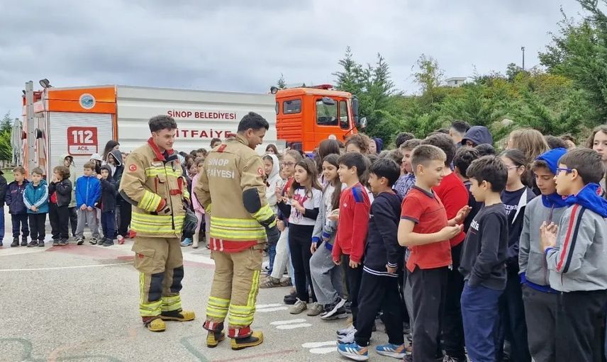 Sinop'ta okullara tatbikatlı yangın hazırlığı: öğrenciler ve öğretmenler uygulamalı eğitim aldı