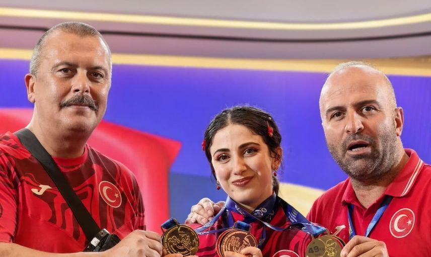 Tarsuslu halterci Gamze Altun iki Avrupa rekoruyla U-23 şampiyonu oldu