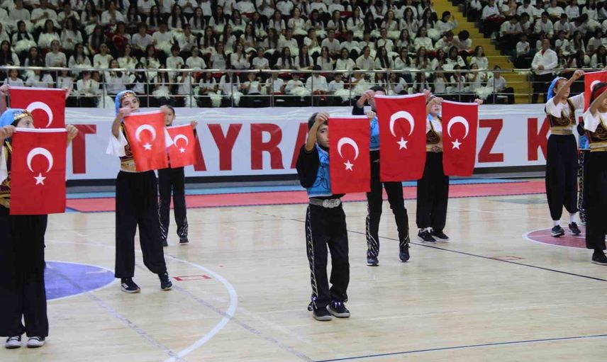 Muğla'da 29 ekim coşkusu gençlerin gösterileriyle taçlandı
