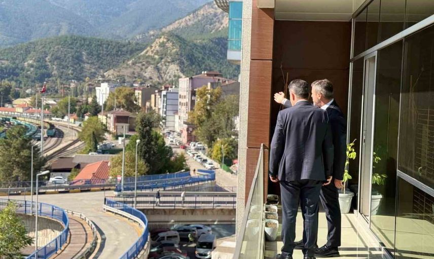 Karabük'ün yatırımları masaya yatırıldı: bakan yardımcısı Boyraz belediyeyi ziyaret etti