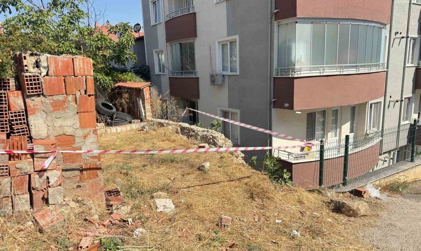 Bahçeye uçan otomobilde üç kişi yaralandı