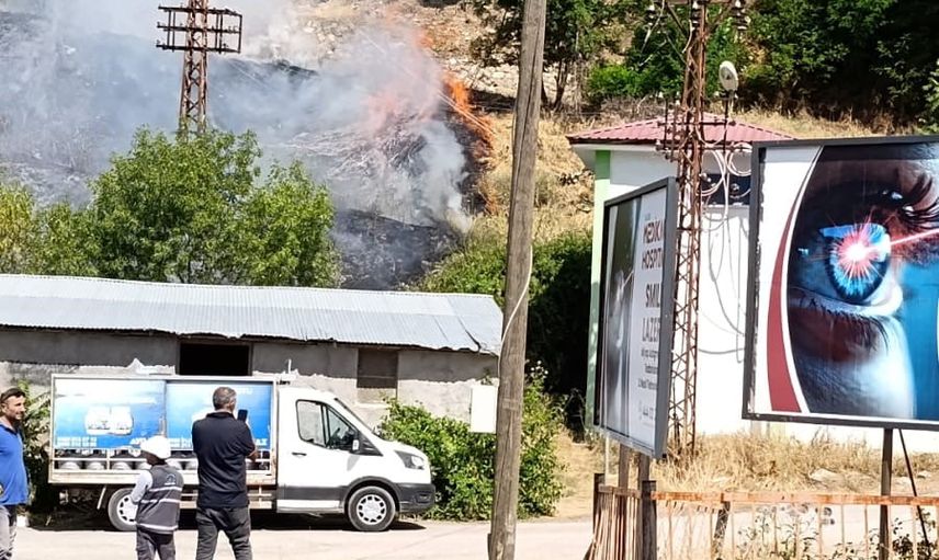 Tunceli'de itfaiyenin hızlı müdahalesi otluk yangınını çevreye sıçramadan söndürdü