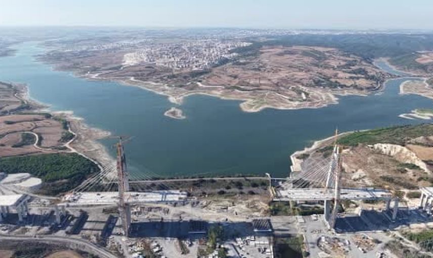 Kanal İstanbul’un giriş noktasında 250 tonluk tabliyeyle yükselen Sazlıbosna köprüsü