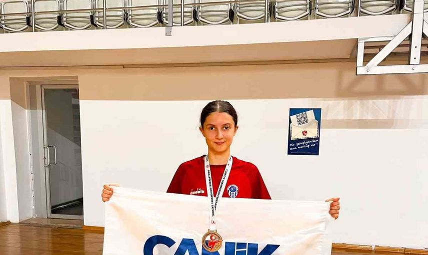 Canik'in yıldızı Asiye Nur Bilgin tekvando şampiyonasında finale çıktı