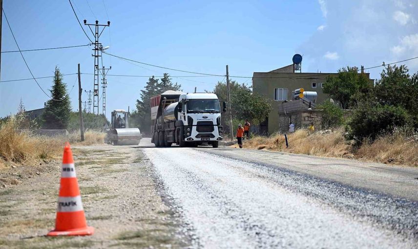 Gülnar’da ulaşım rahatladı: 35 kilometrelik grup yolu çift kat sathi kaplamayla yenilendi