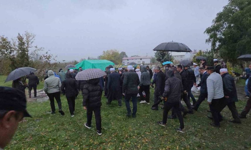 Selde akıma kapılan 14 yaşındaki hafız Mahmud son yolculuğuna uğurlandı