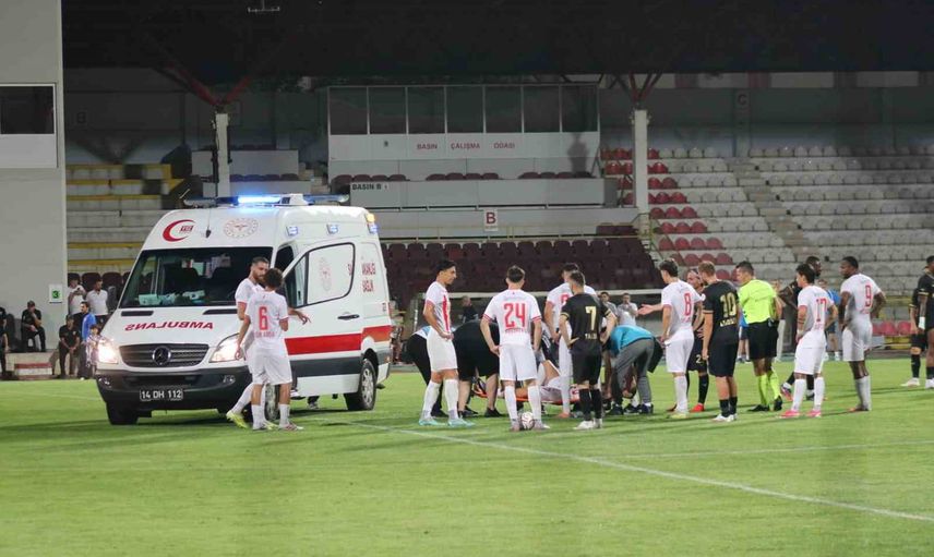 Beklenmedik sakatlık sonrası ambulans sahaya girdi: Erdem Can Polat hastaneye sevk edildi