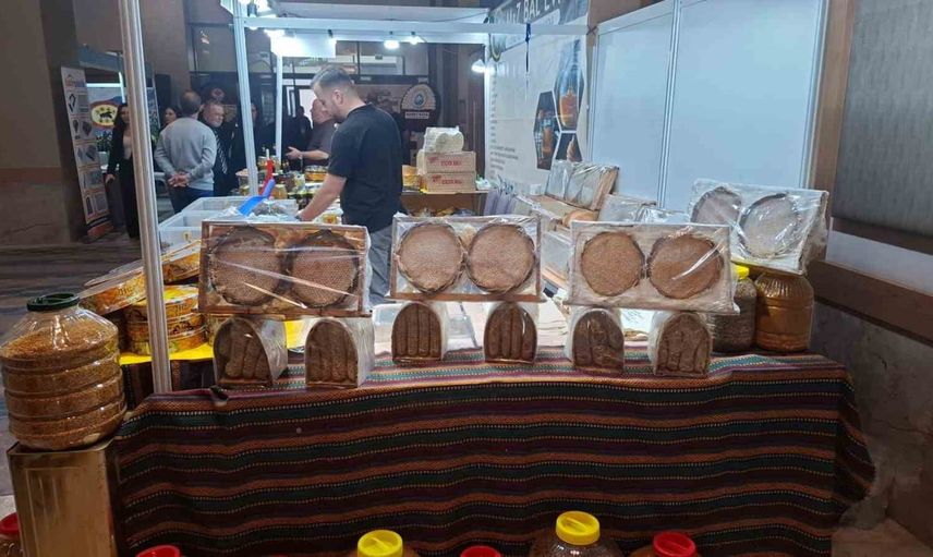 Doğu Karadeniz'in yöresel balları Trabzon'da görücüye çıktı
