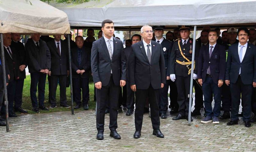 Çameli’de 103. yıl coşkusu çelenk ve saygı duruşuyla başladı