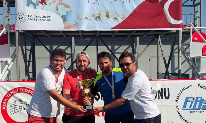 Argıncık'ta 30 Ağustos Zafer Kupası ayak tenisi heyecanı sona erdi