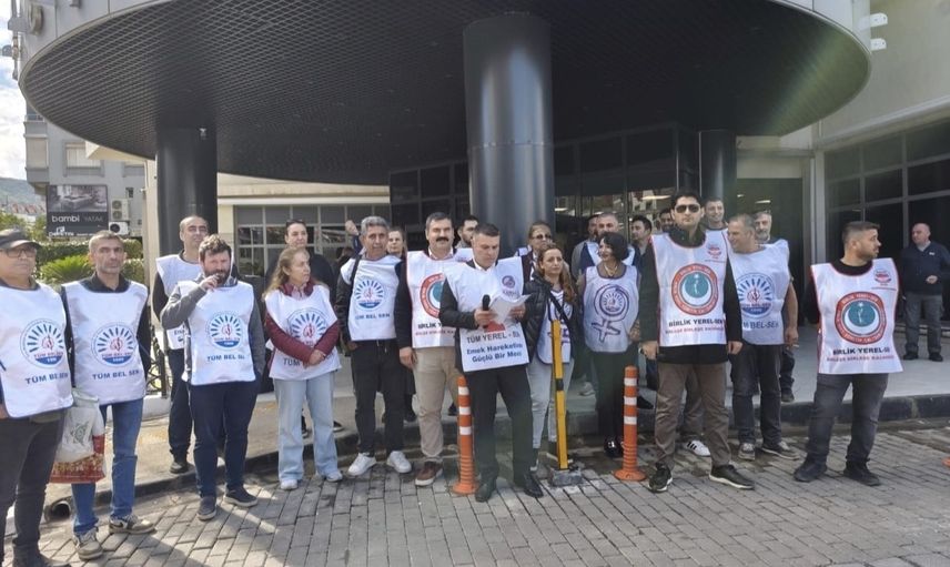 Balçova belediyesinde memurlar toplu iş sözleşmesi için tam gün iş bıraktı
