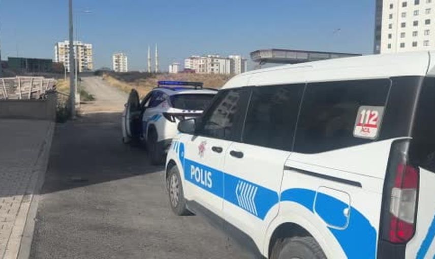 Uzaklaştırma bitince balkondan girip kendine zarar verdi, polis ikna etti