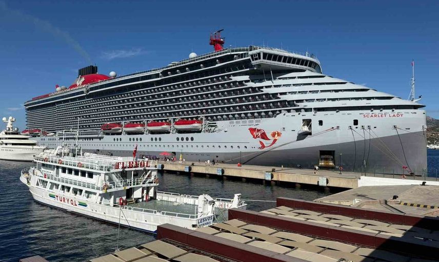 Scarlet Lady Bodrum'a yanaşıp 2 bin 637 yolcu getirdi