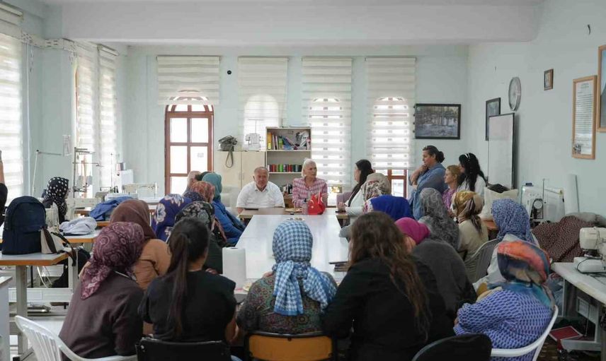İsmetpaşa'da dikiş kursu buluşması: Subaşı kadınların güçlenmesine vurgu yaptı