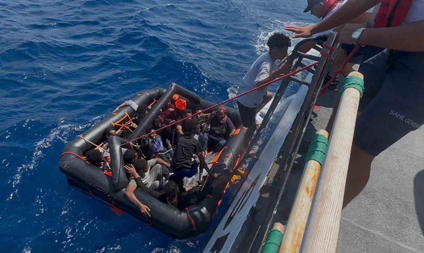 Marmaris açıklarında Yunan unsurlarınca geri itilen 16 kişi kurtarıldı