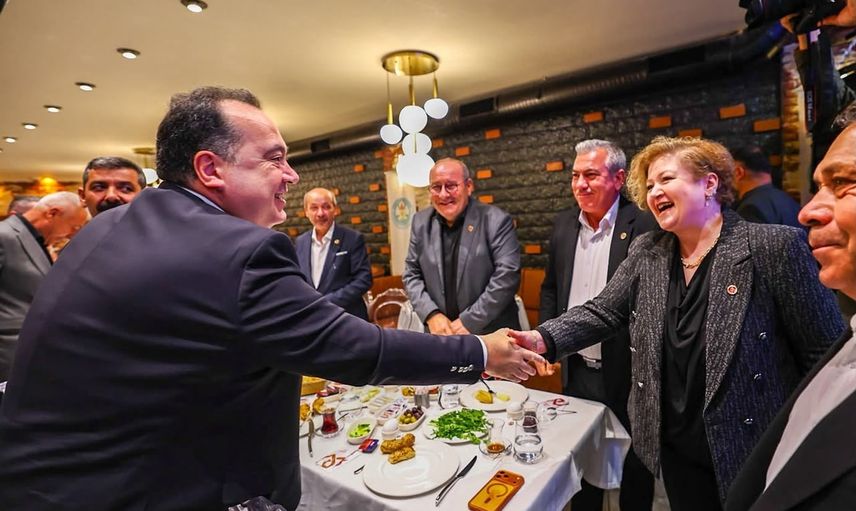 Sahada hizmet ve çözüm odaklı yönetim: Besim Dutlulu muhtarlarla buluştu