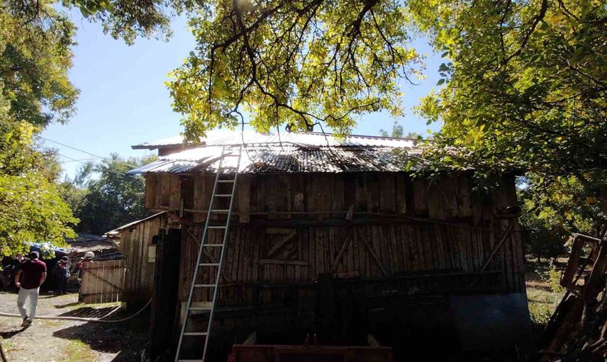 Köyün dayanışması felaketin eşiğindeki evi kurtardı: Mangırlar'da baca yangını zamanında söndürüldü
