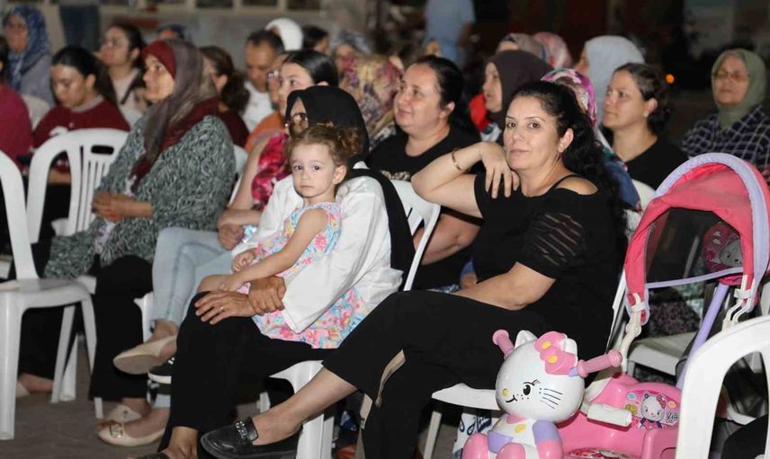 Aşağıçobanisa'da söyleşi ve Balkan ezgileri geceyi renklendirdi