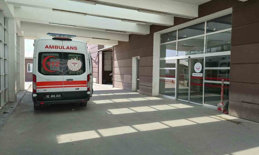 Parkta düşüş sonucu demire saplanan kişi hastaneye kaldırıldı