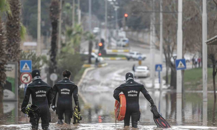 Teknoloji ve genç kadro ile hız kazanan Mersin itfaiyesi 2027'ye 100 yeni personel hedefliyor