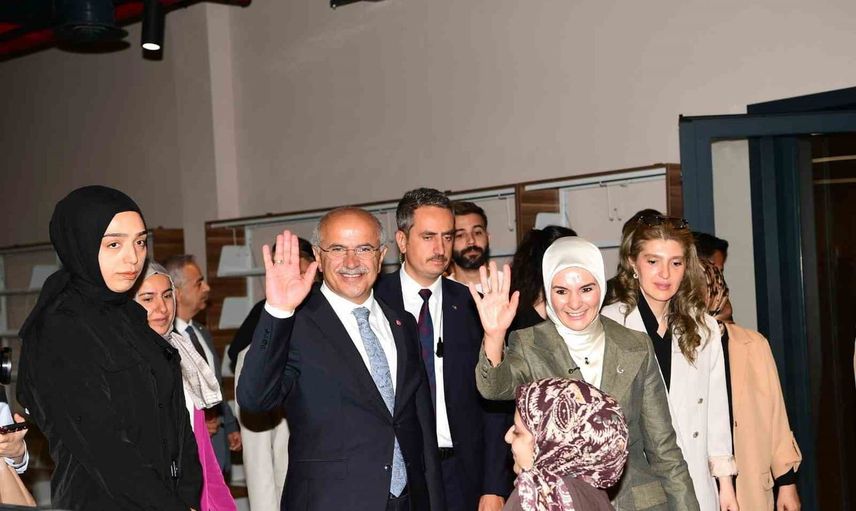 Bakan Göktaş'tan Malatya'nın şehir kütüphanesine tam not