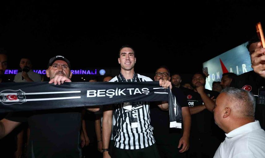 Beşiktaş'a Vlahovic geldi, şampiyonluk hedefiyle İstanbul'da