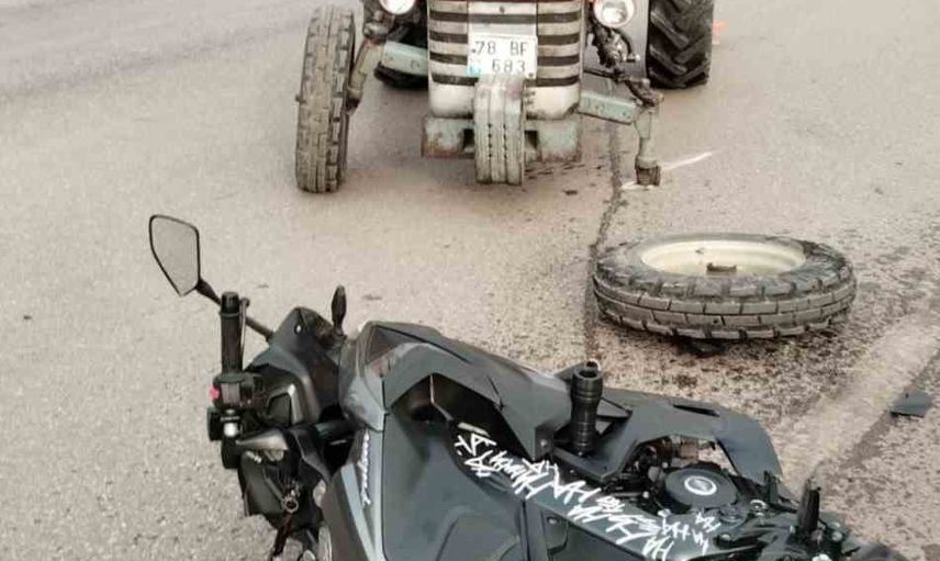 Karabük'te kavşakta çarpışma: motosiklet sürücüsü ve yolcu yaralandı