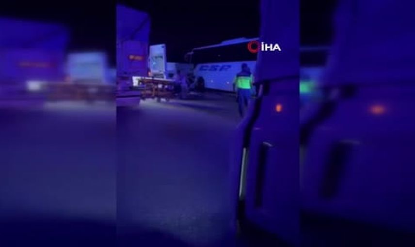 Otoyolda makaslama zincirleme kazaya yol açtı: 1 ölü, 5 yaralı