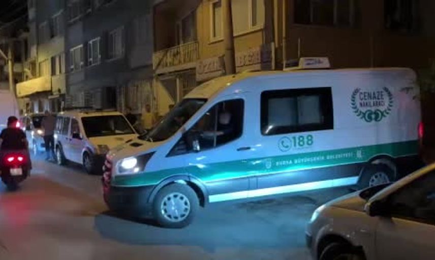 Dar sokakta müdahale zorlaştı: yangında 55 yaşındaki adam yaşamını yitirdi
