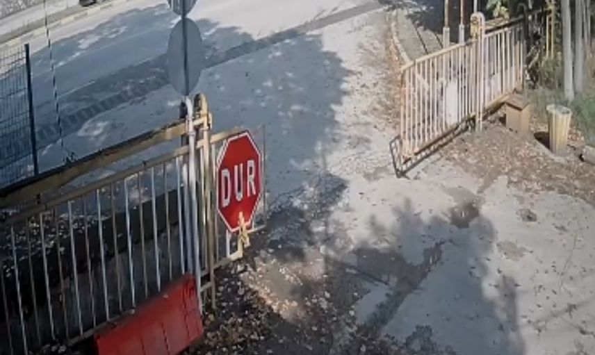 Safranbolu'da yaya geçidi yakınında meydana gelen kaza, kamera kayıtlarına yansıdı