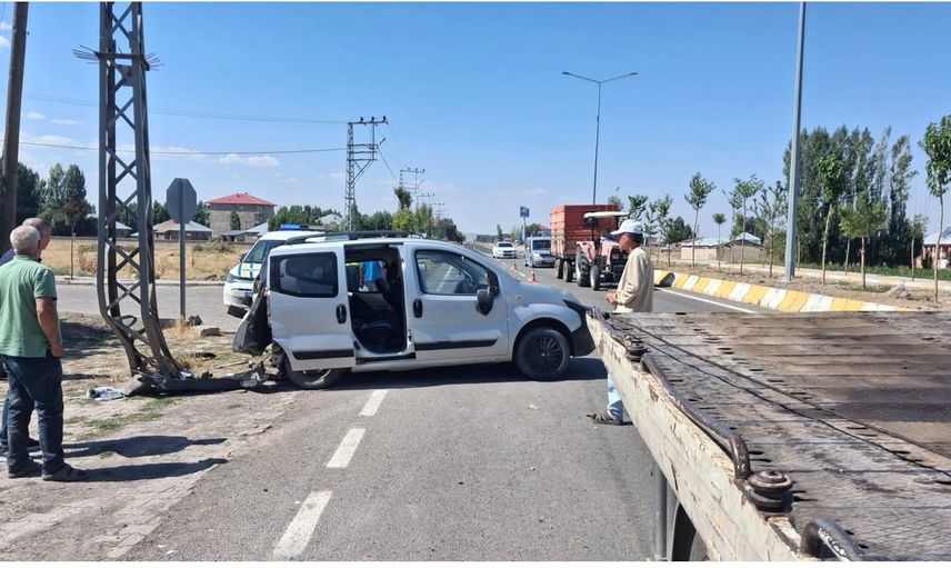 Sabah saatlerinde Patnos kavşağında trafik kazası: 1 çocuk dahil 4 yaralı