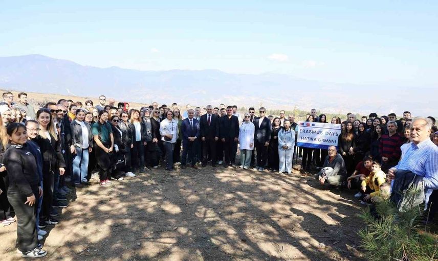 Karabük'te öğretmen ve öğrencilerden 250 fidanlık ErasmusDays hatırası