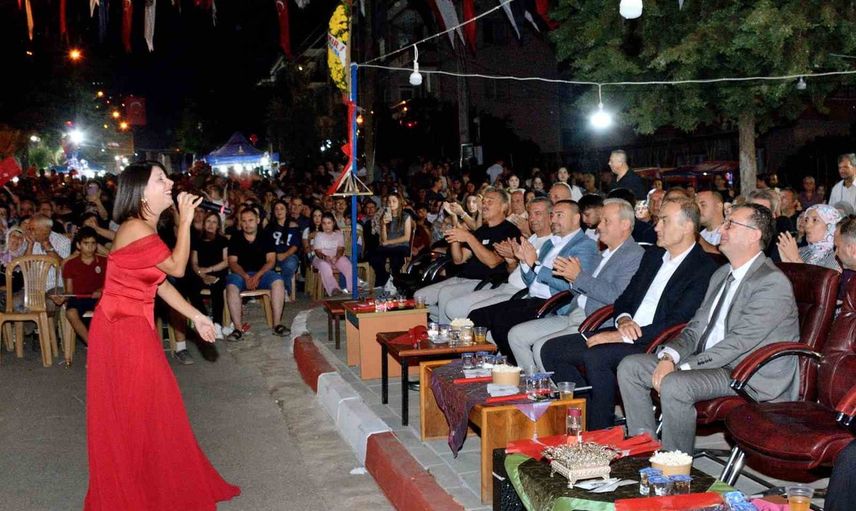 Beydağ’da kurtuluş coşkusu yerel ürünler şenliğiyle birleşti