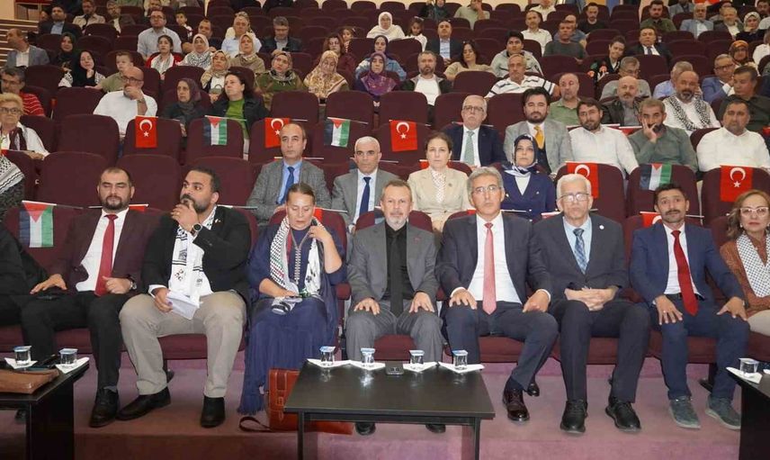 Manisa'da 'tek bir vicdan' panelinde Gazze'deki insani kriz ele alındı