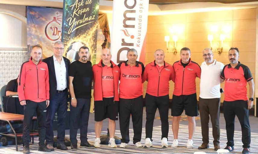 Antalya'da Dr. Mars sponsorluğunda beş günlük masterler futbol şöleni sona erdi