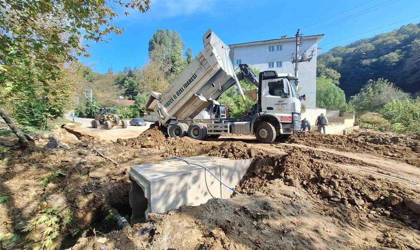 Dokuzdeğirmen yoluna su akışını düzenleyecek kutu menfezler yerleştirildi
