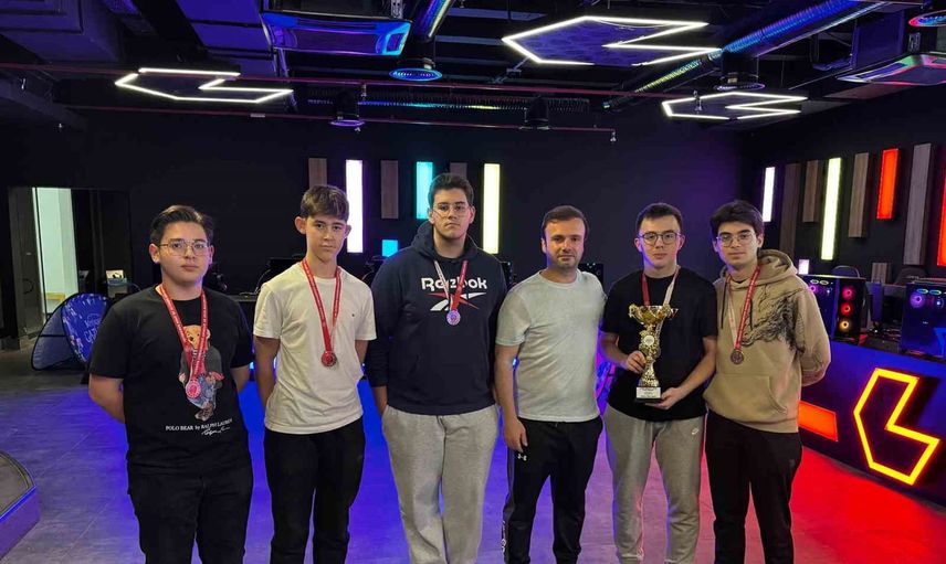 GKV'nin lise takımı dijital arenada yeteneklerini kanıtladı