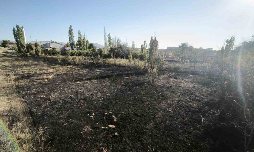 Altınyayla'da bahçe yangını itfaiyenin zamanında müdahalesiyle durduruldu