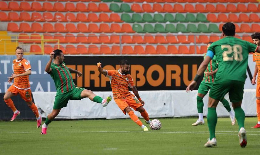 Alanyaspor hazırlık maçında farklı kazandı: İbrahim Kaya hat-trick yaptı