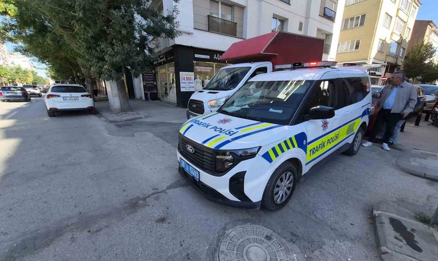 Eskişehir İstiklal Caddesi'nde karşıdan geçen yaşlı adama otomobil çarptı