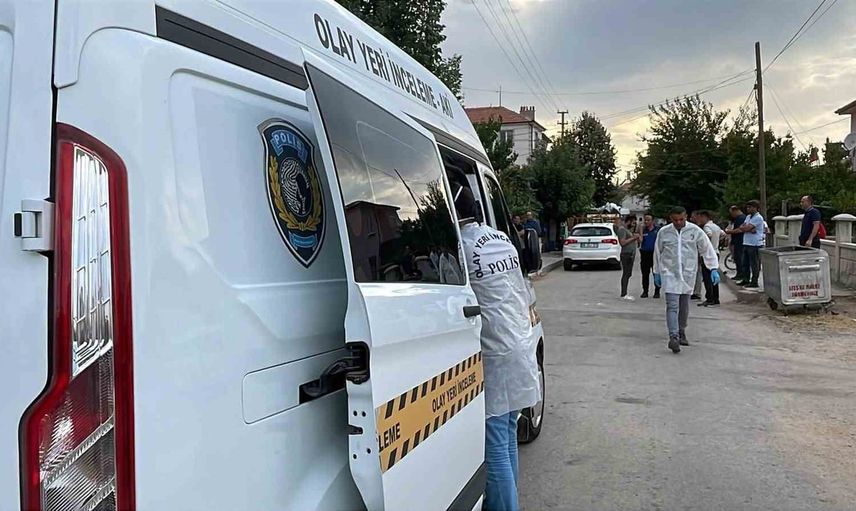 Komşuların fark etmesiyle 60 yaşındaki adam evinde ölü bulundu