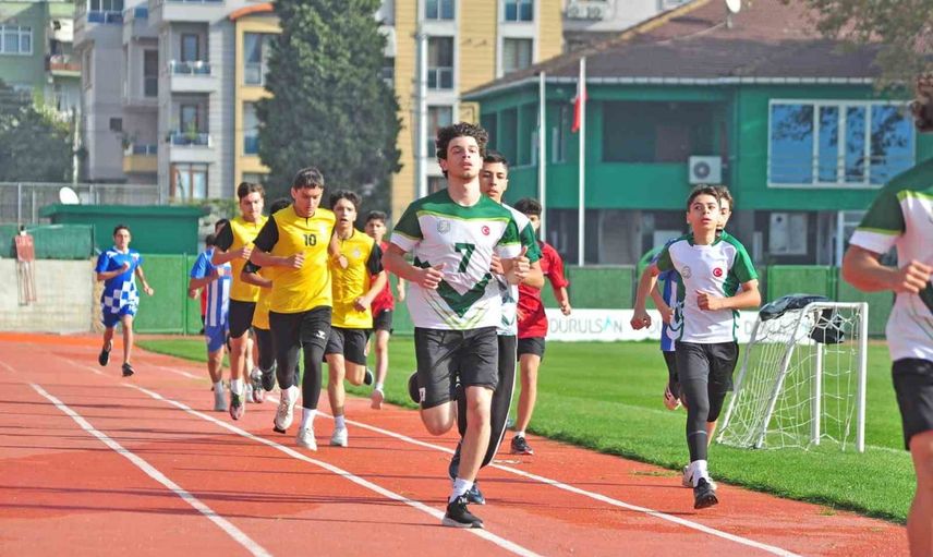 Körfez'de liseliler Cumhuriyet Kupası için yarıştı