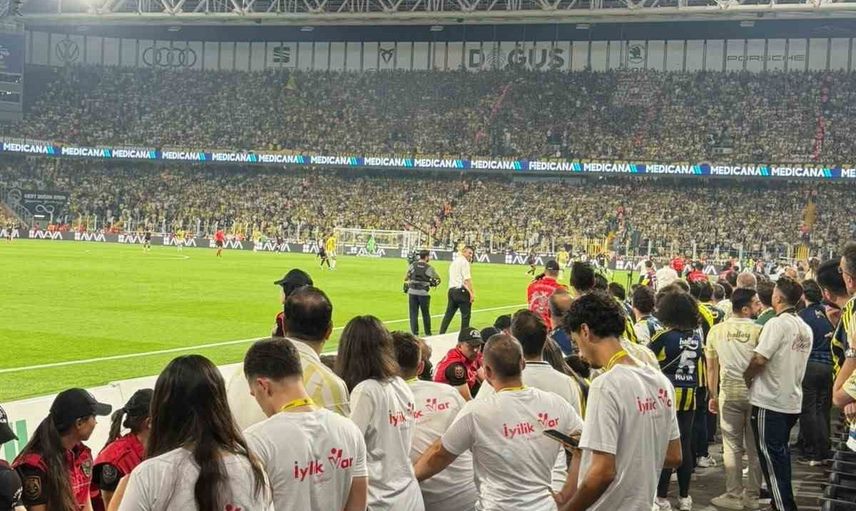 Derbide dev nesnelerle iyiliğe çağrı: sahada rekabet, iyilikte aynı takım
