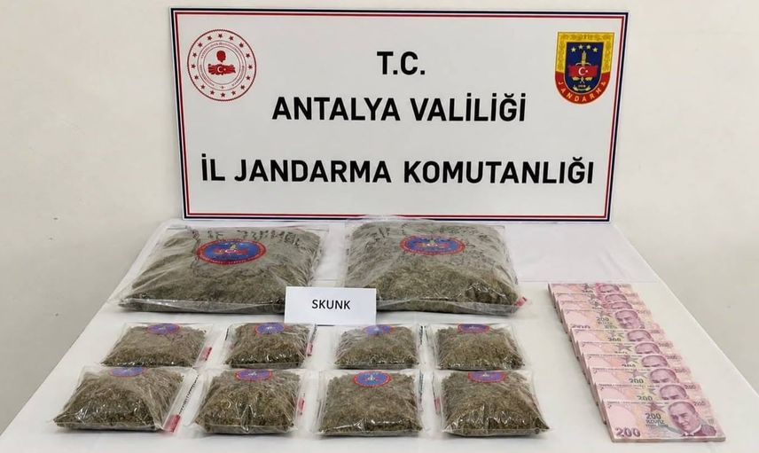 Döşemealtı'nda 5 kilo 650 gram skunk ele geçirildi, şüpheli tutuklandı