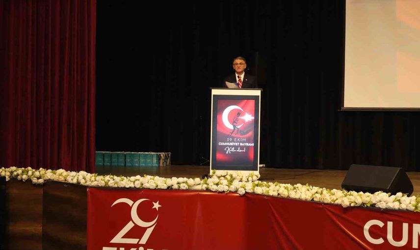 Van'da cumhuriyet coşkusu 103. yılda birlik ve vefa