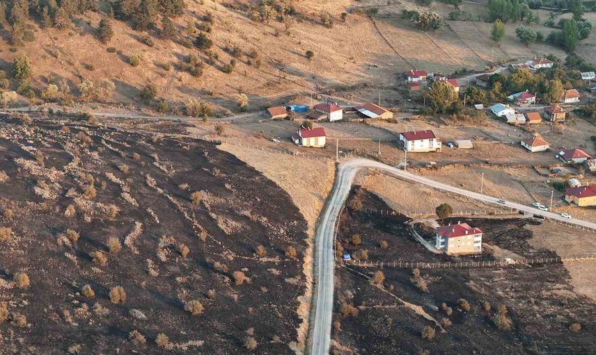 Gerede kırsalında başlayan otluk yangını havadan müdahaleyle kontrol altına alındı